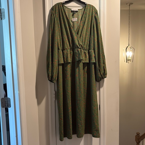 ELOQUII Elements Women's Plus Size Mixed Print Midi Dress With Peplum - Picture 3 of 4